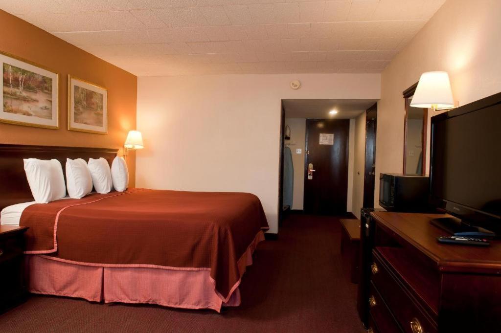 Howard Johnson By Wyndham Bartonsville/Poconos Area Eksteriør billede